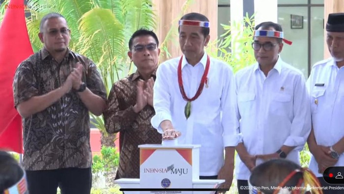 Jokowi Resmikan Bandara Mentawai