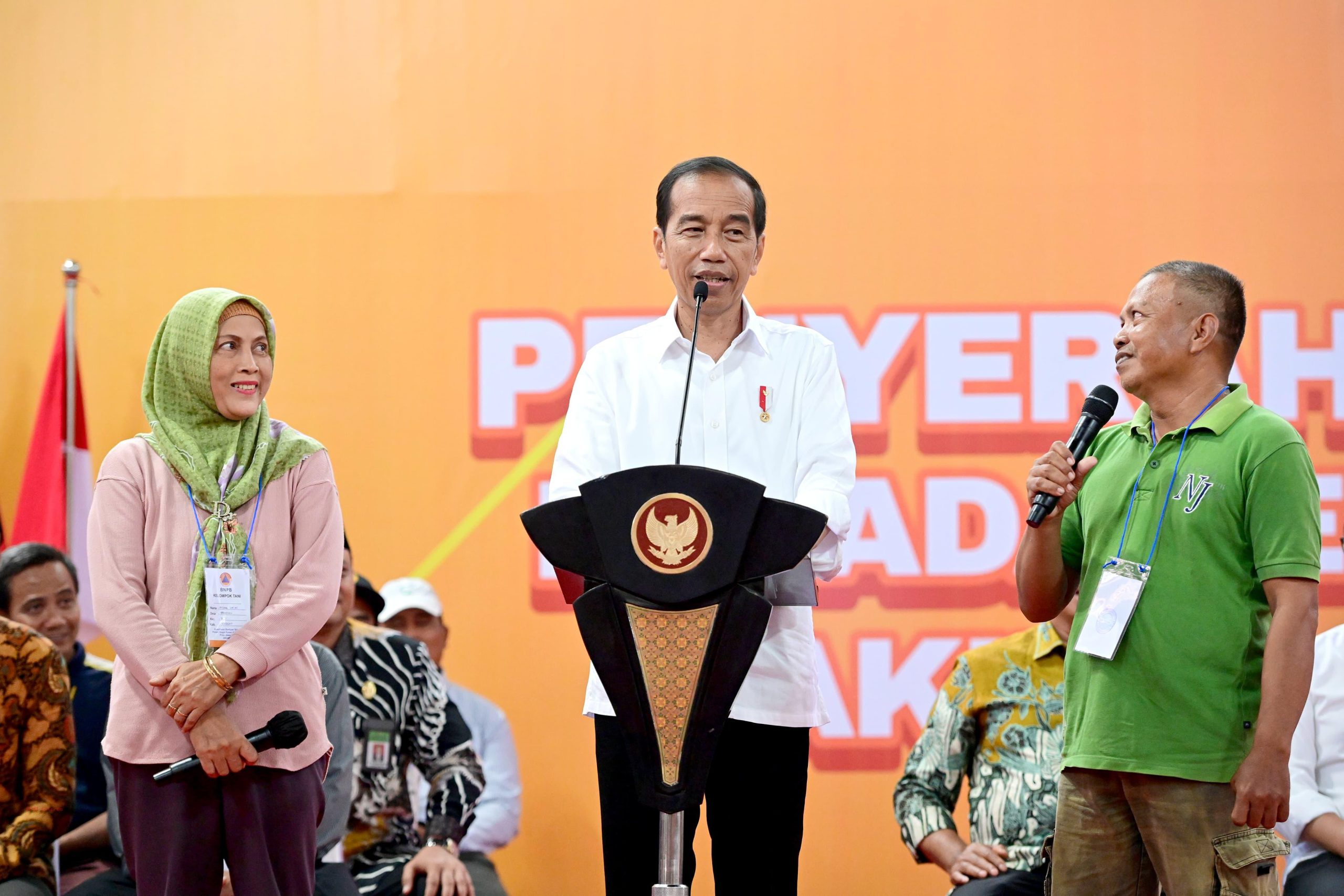 Serahkan Bantuan Gagal Panen di Grobogan, Presiden Jokowi Harap Petani Segera Tanam Padi