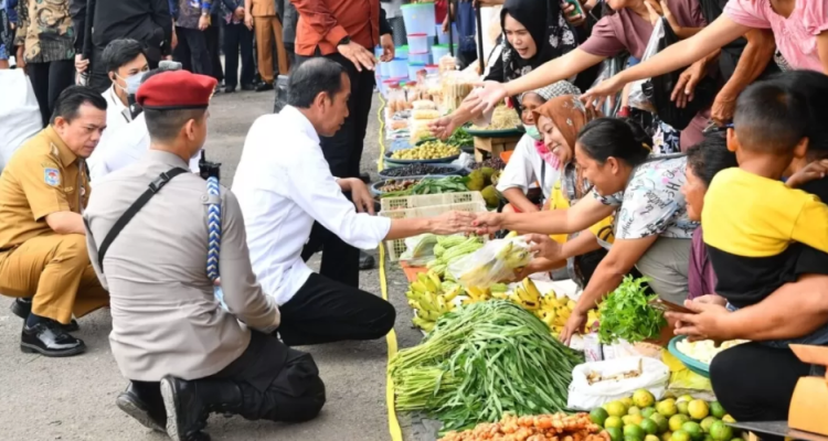 Jokowi Tekankan Pentingnya Revitalisasi Pasar Tradisional Genjot Ekonomi Lokal