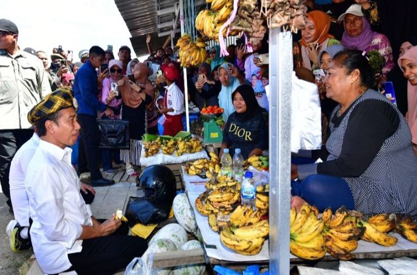 Jokowi Klaim Kenaikan Harga Beras RI Lebih Rendah dari Negara Lain