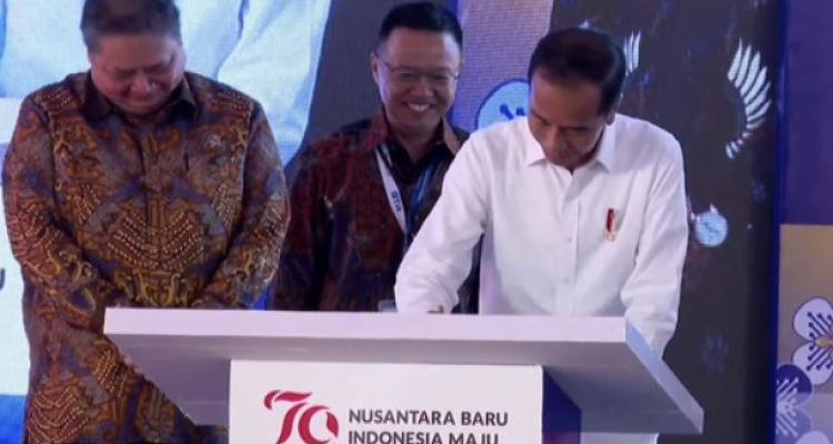 Jokowi Resmikan Pabrik Baterai Lithium Terbesar Dunia, Segini Produksi