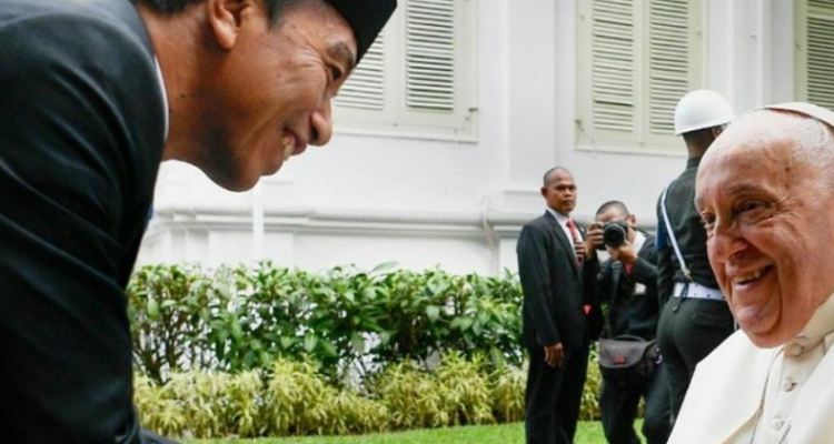 Paus Fransiskus Unggah Momen Disambut Jokowi Saat Kunjungan di Istana