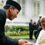 Paus Fransiskus Unggah Momen Disambut Jokowi Saat Kunjungan di Istana
