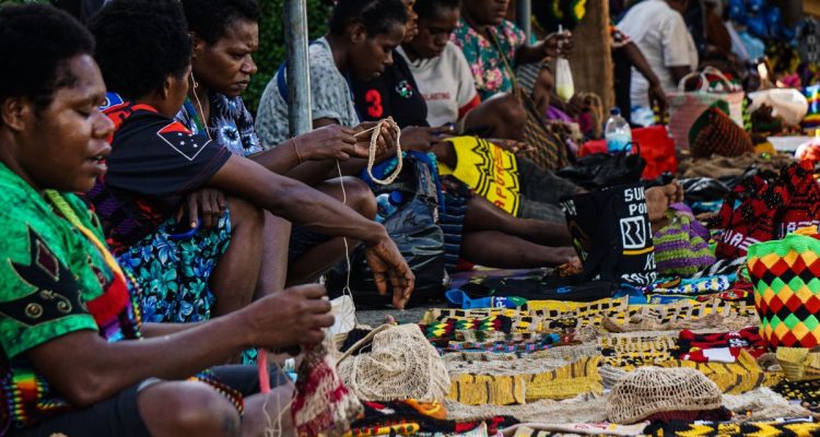 Produksi noken sebagai salah satu UMKM Papua