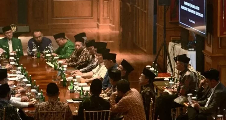 Presiden Prabowo bersama tokoh ormas Islam bahas persatuan, kerja sama, dan masa depan bangsa Indonesia secara harmonis dan terbuka. (BPMI Setpres/presidenri.go.id)