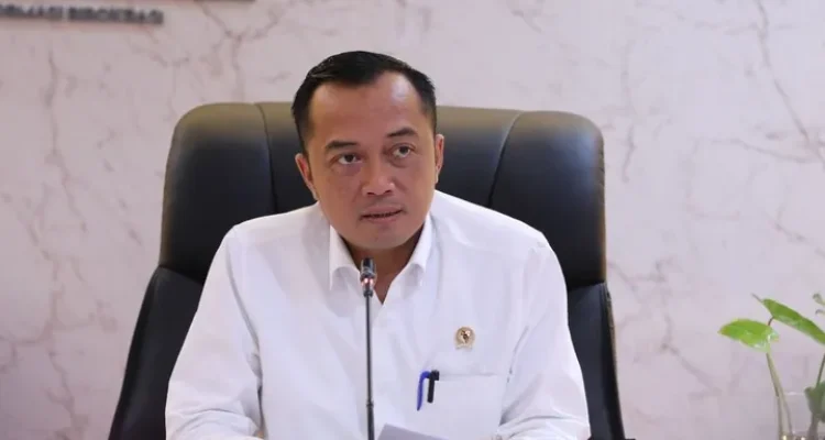 Mensesneg Prasetyo Hadi Ingatkan Polisi Bersikap Hati-Hati Usai Insiden Rantis Lindas Pengemudi Ojol.