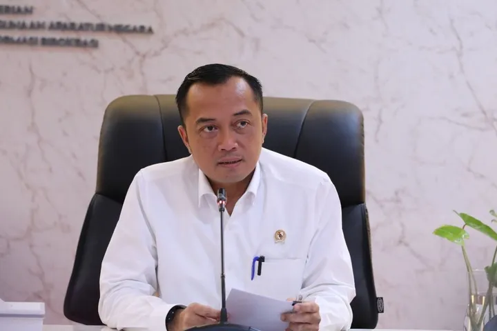 Mensesneg Prasetyo Hadi Ingatkan Polisi Bersikap Hati-Hati Usai Insiden Rantis Lindas Pengemudi Ojol.