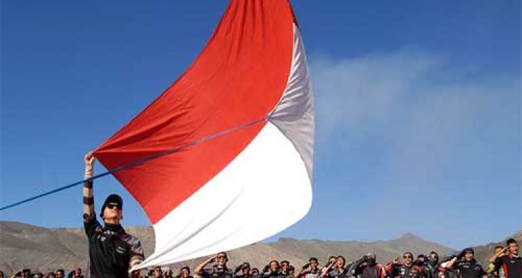 ilustrasi kesetiaan pada bendera merah putih