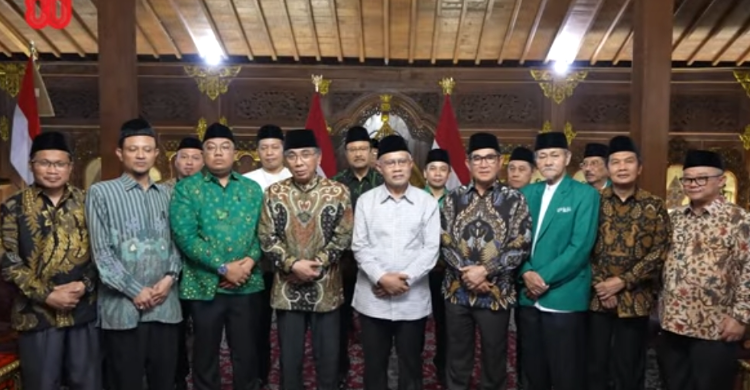Ketua Umum PBNU KH Yahya Cholil Staquf bersama pimpinan 15 organisasi masyarakat (ormas) Islam menemui Presiden Prabowo Subianto di Hambalang, Bogor, Sabtu (30/8/2025). (Foto: BPMI Setpres)