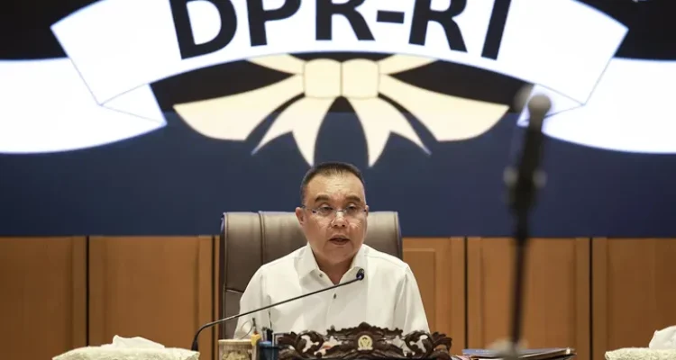 Wakil Ketua DPR Sufmi Dasco Ahmad menyampaikan keterangan saat bertemu dengan sejumlah elemen mahasiswa di Kompleks Parlemen, Senayan, Jakarta, Rabu (3/9/2025).