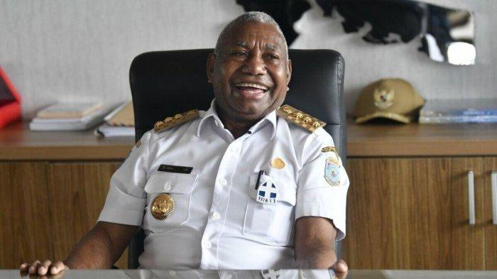 Gubernur Papua Barat, Dominggus Mandacan