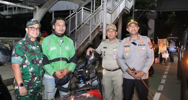 TNI–Polri Tegaskan Komitmen Berikan Rasa Aman bagi Masyarakat