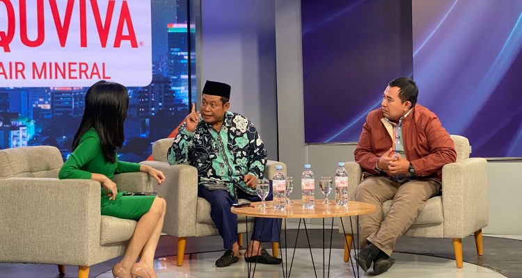 Wakil Ketua Umum Majelis Ulama Indonesia (MUI), Marsudi Syuhud (tengah), dan Pakar Komunikasi Politik dari Universitas Indonesia, Dr. Aditya Perdana (kanan), dalam talkshow Sapa Indonesia Malam bertema “Jaga Persatuan untuk Indonesia Cemerlang” pada Selasa (02/09/2025). (Dok: Istimewa)