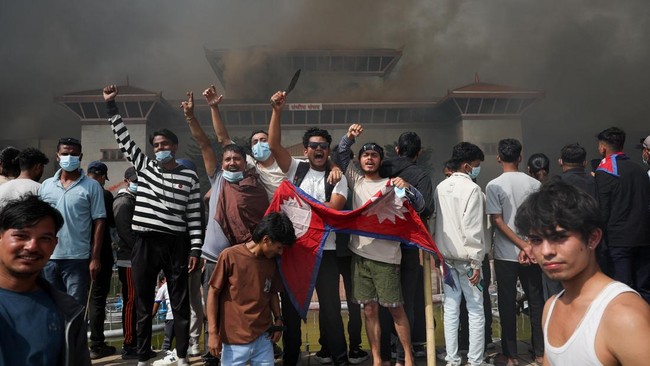 Aksi demonstrasi yang ricuh di Nepal. (Foto: REUTERS)