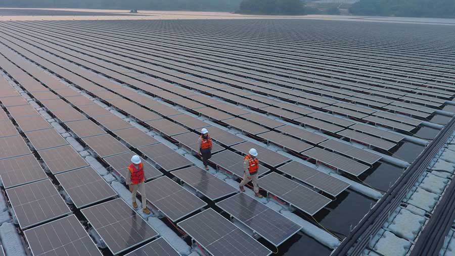 Panel Surya untuk PLTS 100 GW