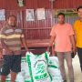 Dinas Perikanan Papua Selatan beri bantuan pakan ikan ke kelompok peternak ikan air tawar di Merauke.