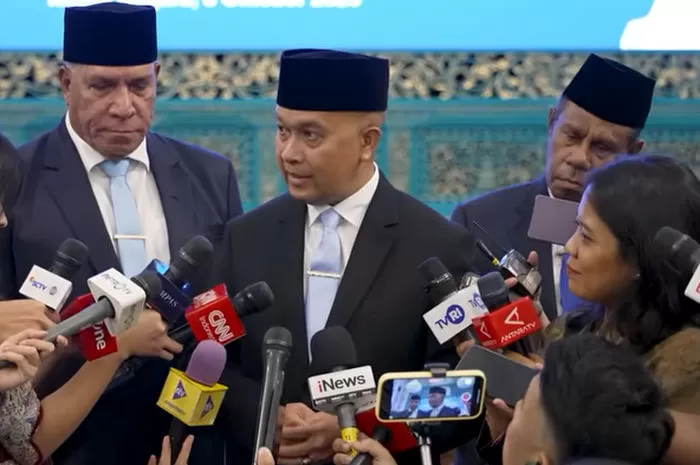 Ketua Komite Eksekutif Percepatan Pembangunan Otonomi Khusus Papua, Velix Vernando Wanggai (tengah).